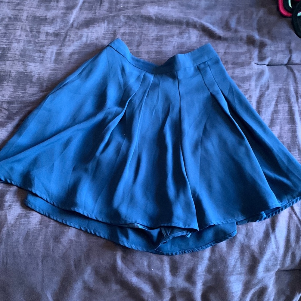 Blue loose shorts